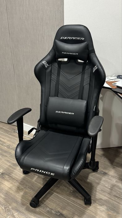 Игровое кресло DXRacer GC-P132-N-F2-158 (чёрное) — отличное состояние