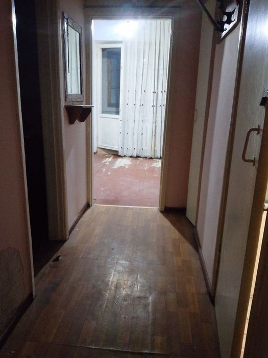 Юнусабад 2 Универсам 1/4/4 , 28м²