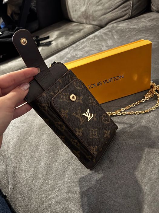 Дамска чантичка на Louis Vuitton