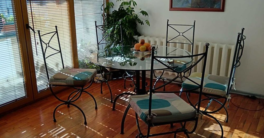 Маса и шест стола -ковано желязо и стъкло