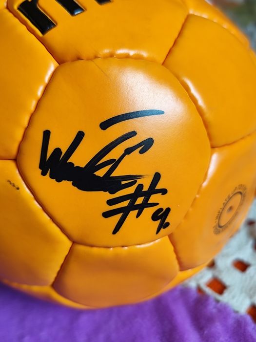 Колекционерска футболна топка на Литекс с четири автографа