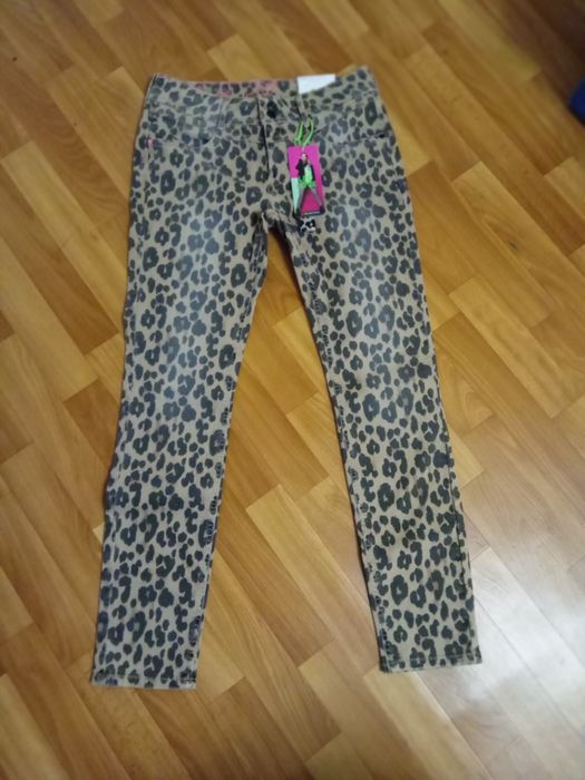 Продам новые леопардовые джинсы. С этикетка. Идеальная посадка
