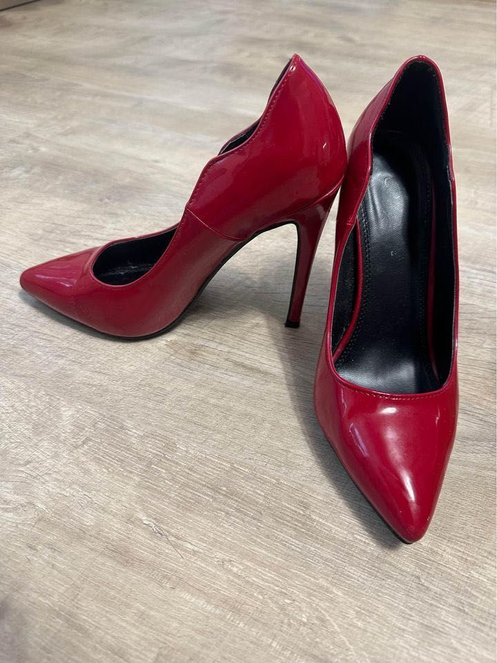 Червени Обувки на ток