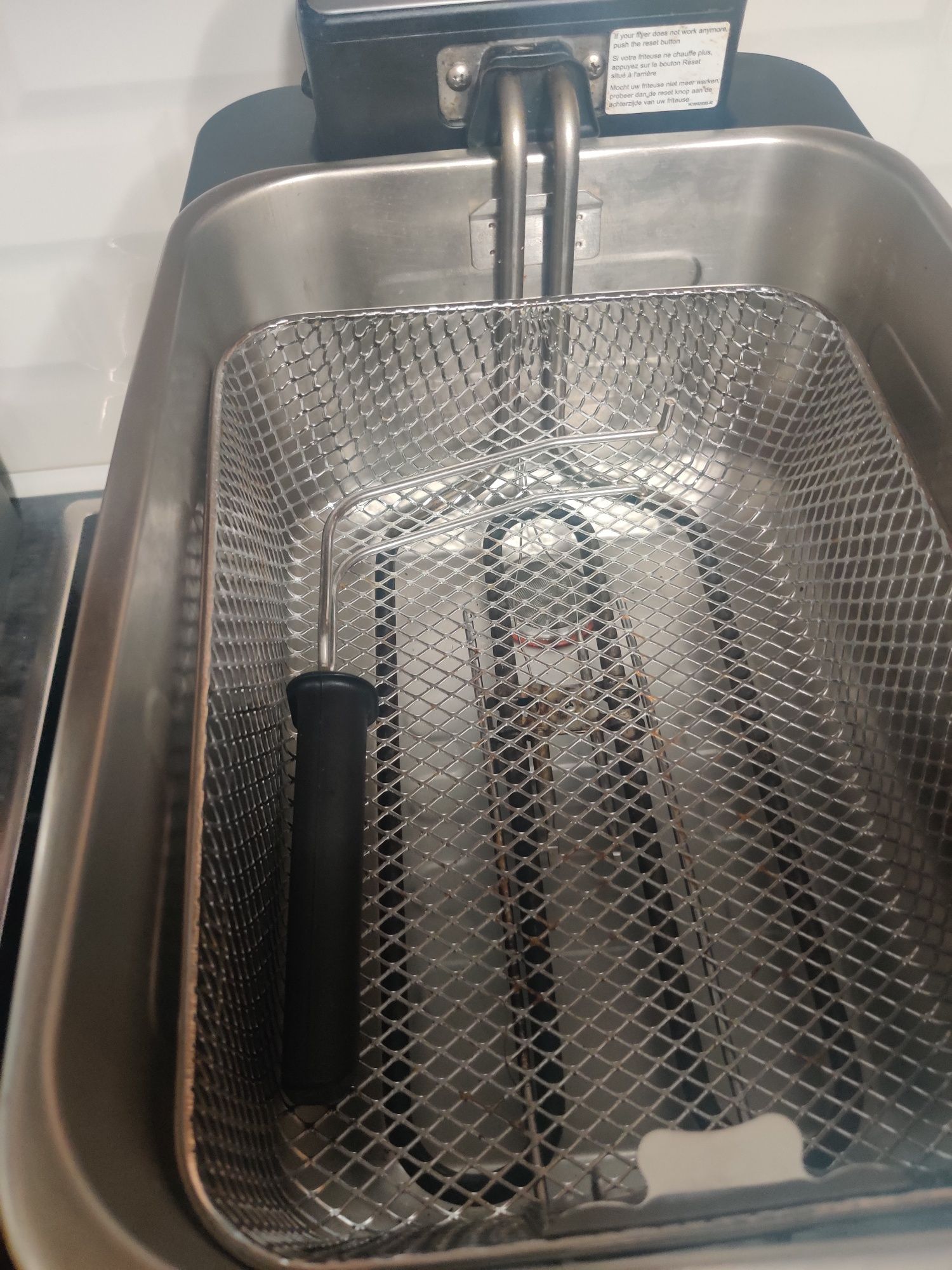 Фритюрник Tefal с филтър и контейнер.