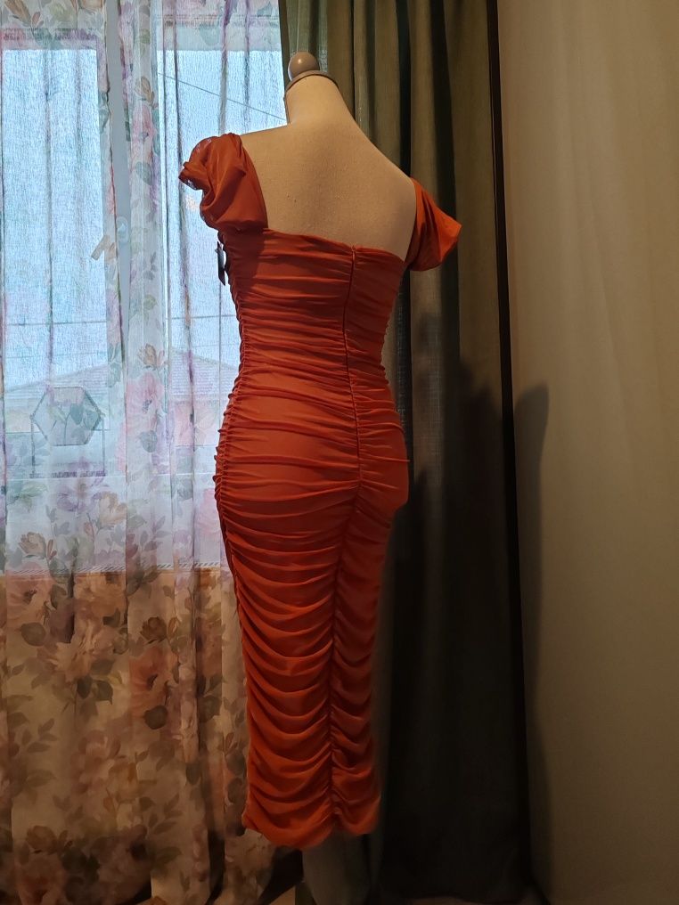 Rochie superbă corai