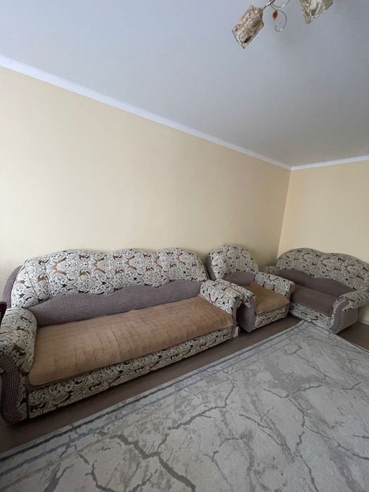 Диван тройка в хорошем состоянии