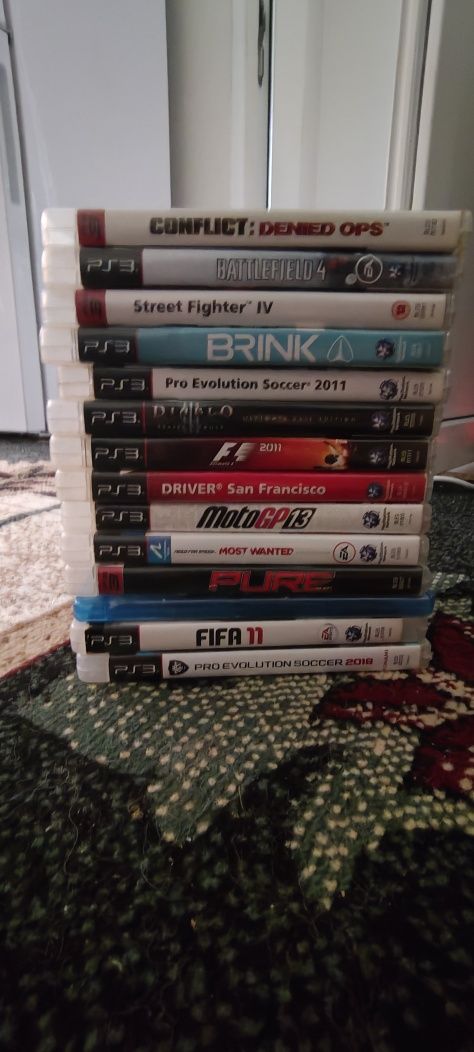 Vând jocuri ps3 .