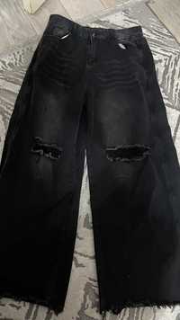 Продам джинсы широкие,длинные черного цвета