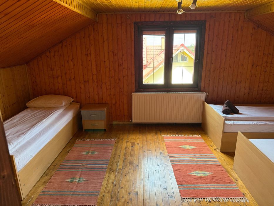 Vand 10 paturi de o persoana cu tot cu saltele