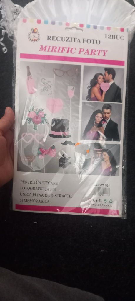 Vând accesorii pentru nuntă