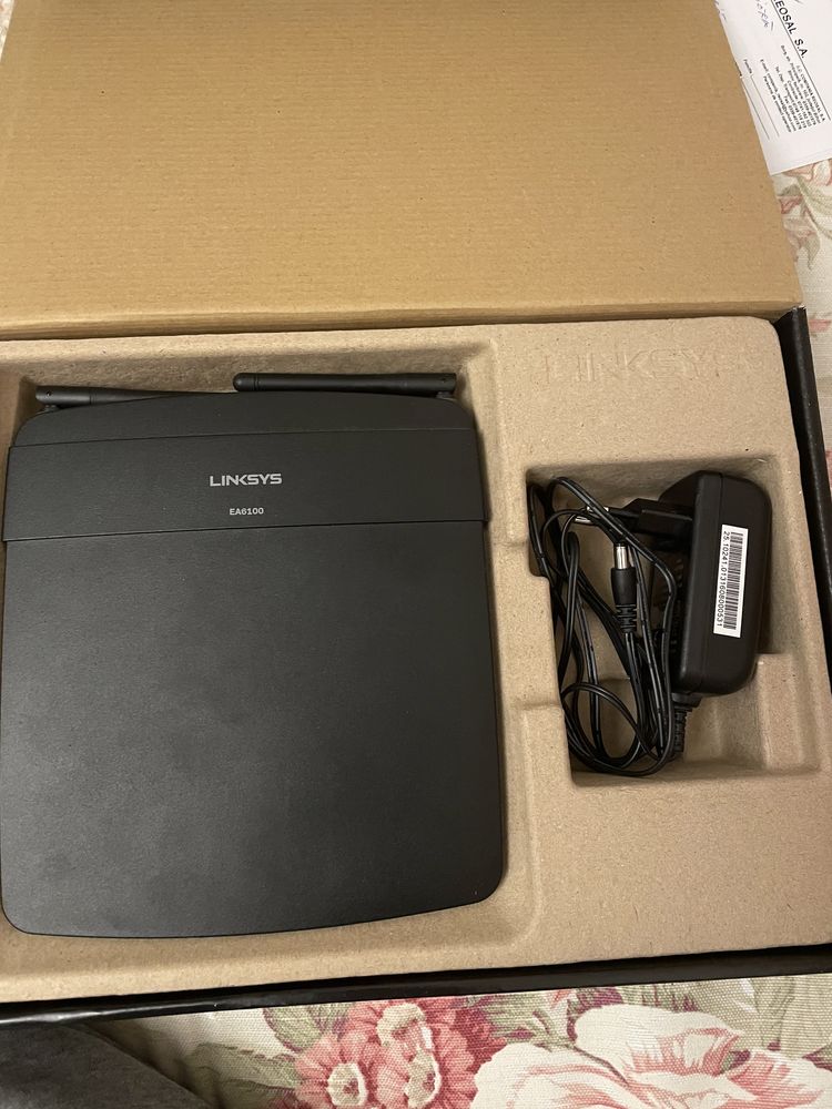 Router Linksys AC1200 EA6100