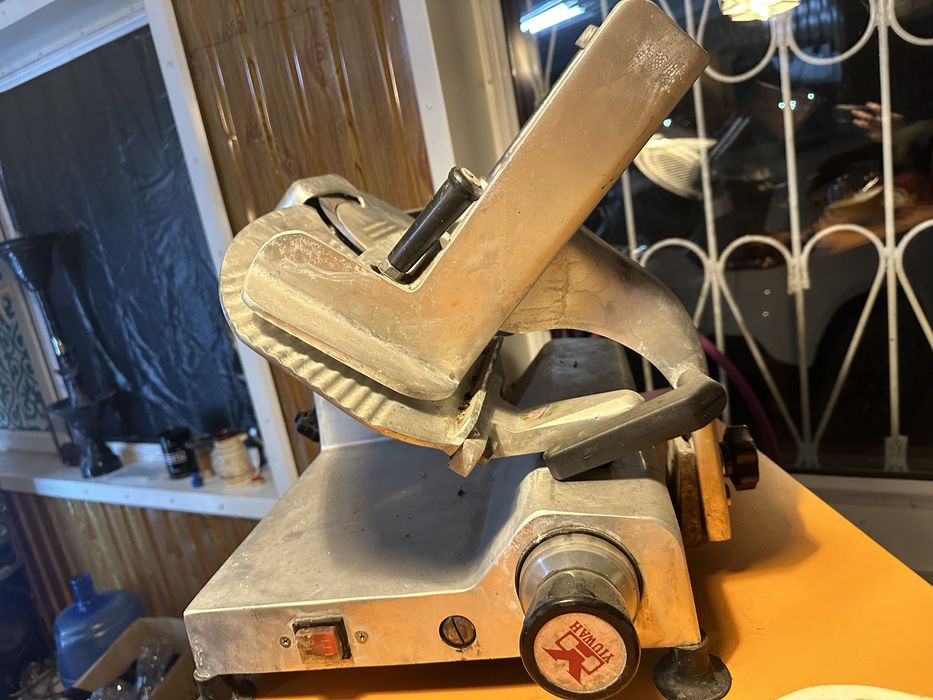 Продам слайсер в отличном состоянии