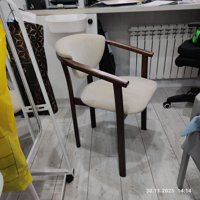 2 кресла и 5 стульев. Б.У. за 25 000т.