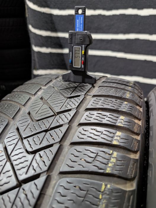 235/45R18  Pirelli iarna 6mm stare foarte buna
