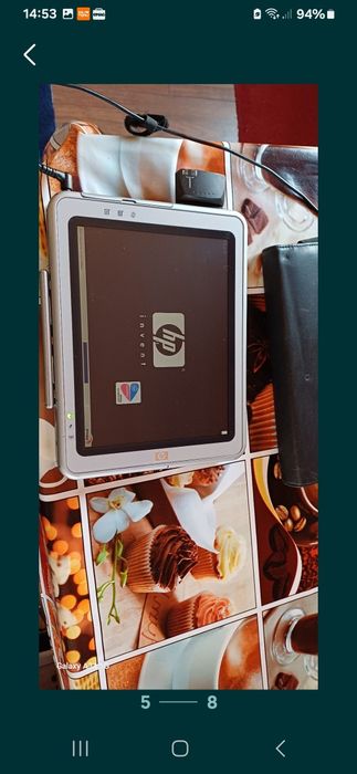 Laptop cu touch-screen si display rotativ