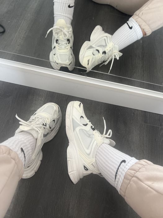 Бели Сникърси, маратонки