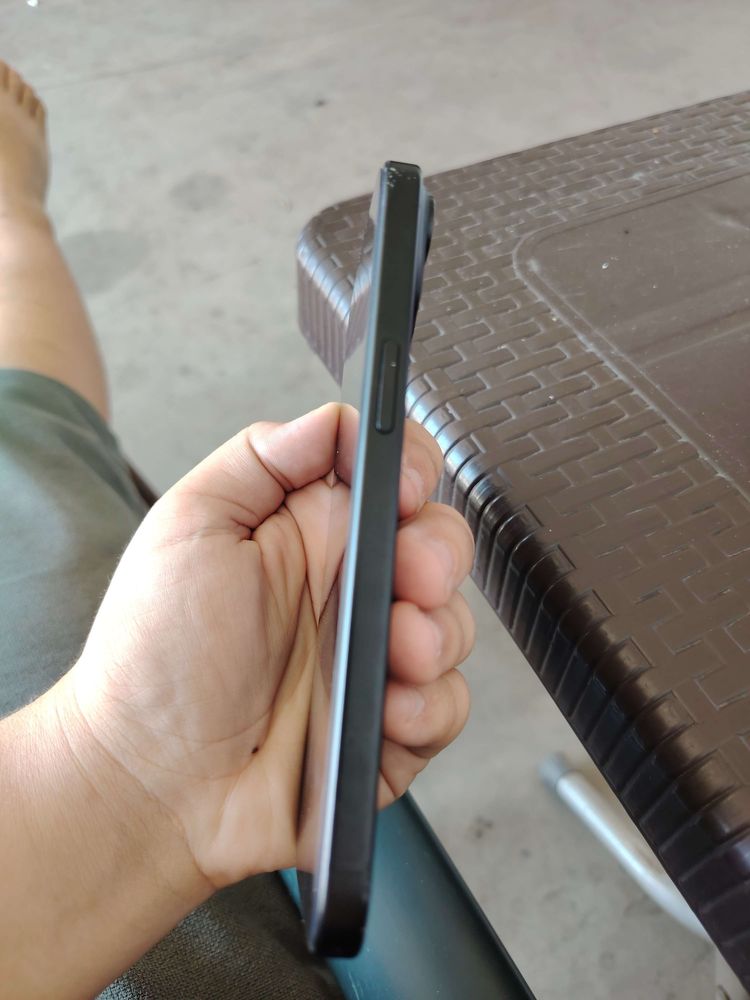 Продавам iphone 15 256 GB
