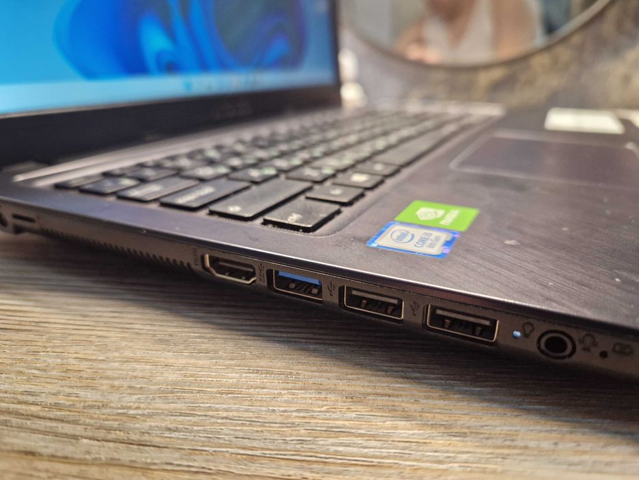 Ноутбук Asus\Corei3\модель X543u\видео GT MX110