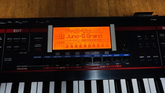 Продам синтезатор Roland JUNO G