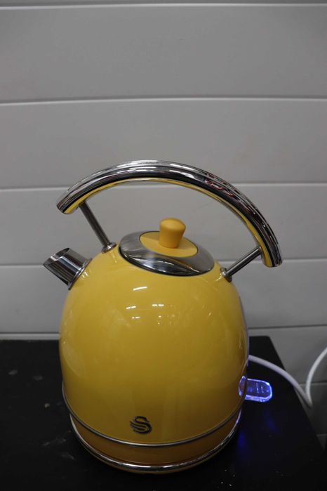 Електрическа кана Swan Retro 1.8л, винтидж, неръждаем, без BPA, 3000W