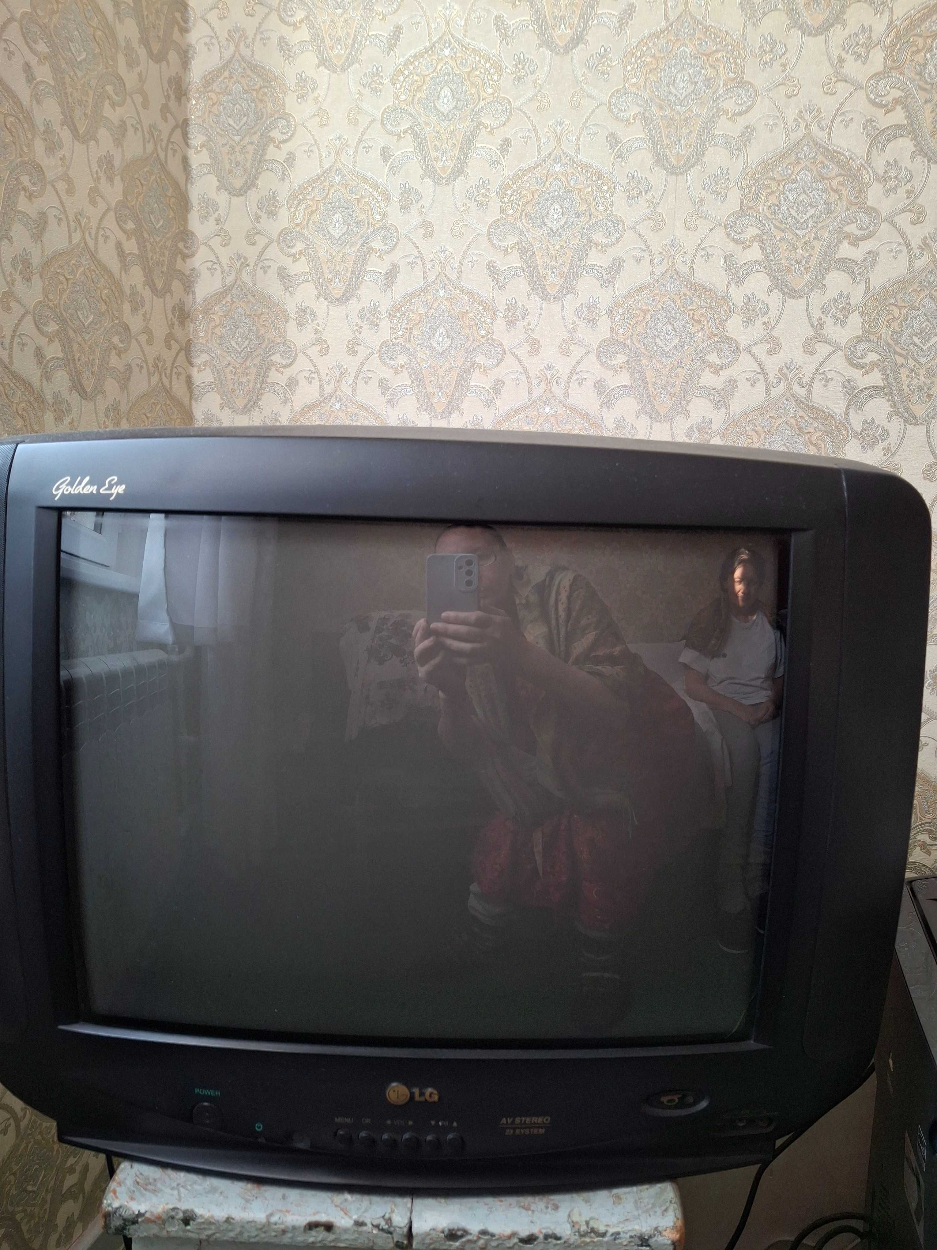 Телевизор LG продаю