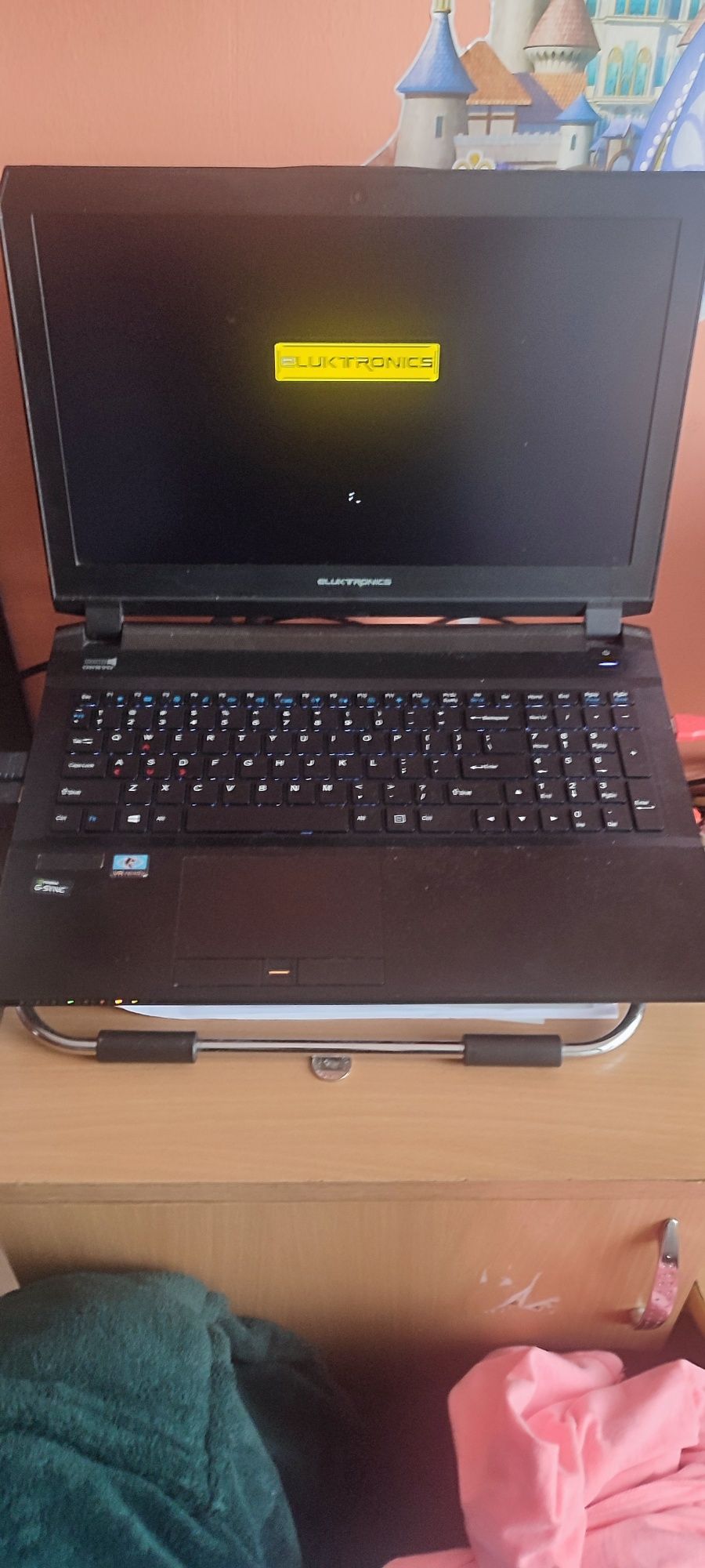 Laptop gaming Eluktronics Clevo 17.3 PRO15RE6