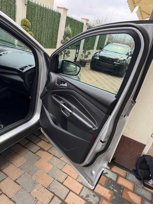 Ford Kuga MCA 1.5 EcoBoost 182 CP S/S -- Automata / 6