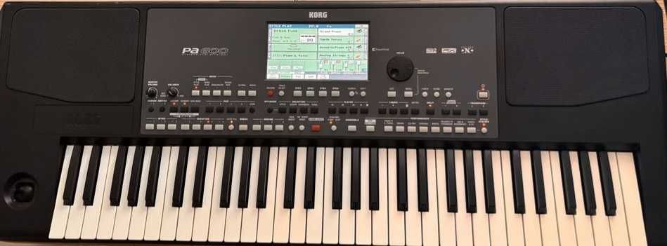 Vand orga PA600 în stare perfecta!