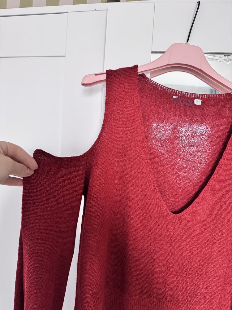 Rochita cu maneci decupate din tricot