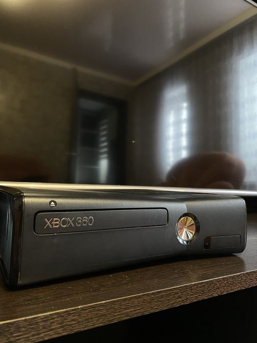 Продам x-box 360 slim 250gb