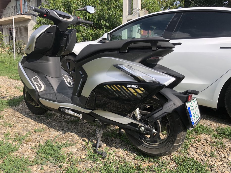 Scuter electric ZEEHO AE8S+ 100 km/h Permis categorie B sau A2