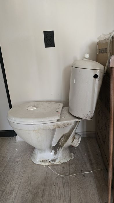 Унитаз белый керамический