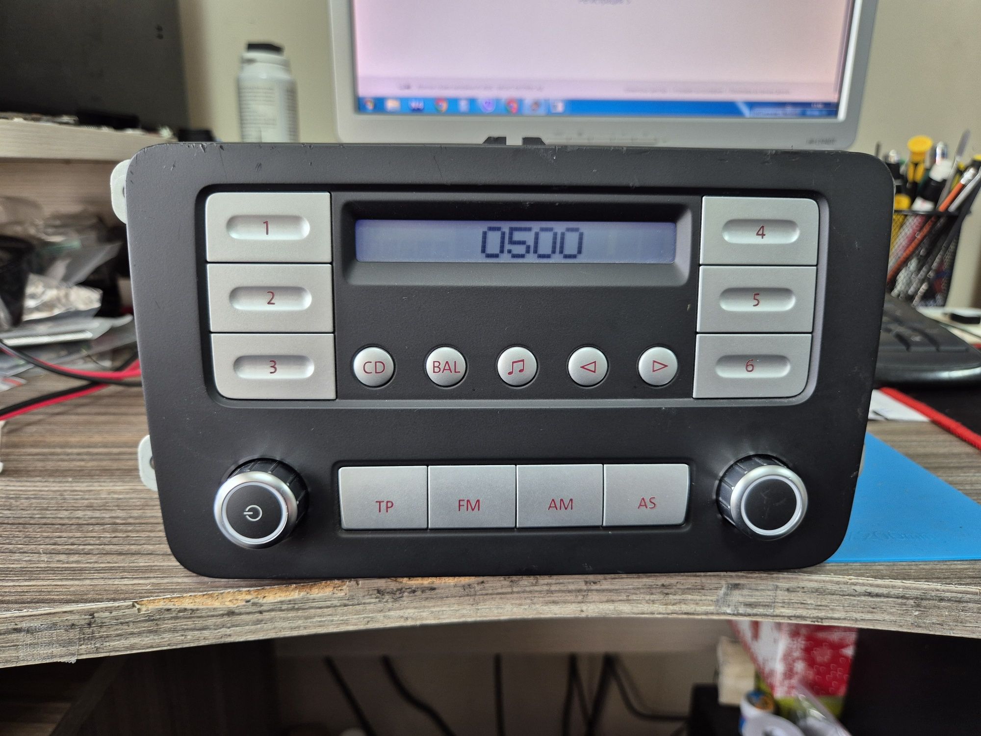 Vw оригинално радио с код,подържа cd changer