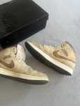 Jordan 1 Mid din piele intoarsa