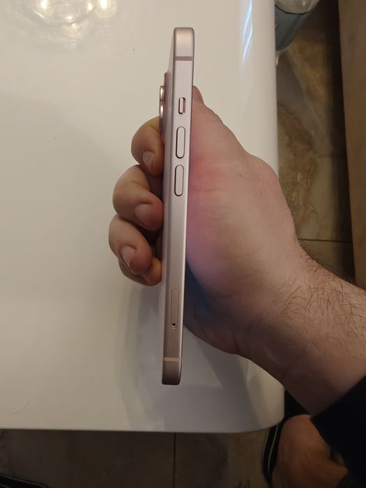iPhone 15 Roz 128 GB + huse cadou