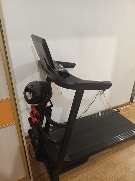Продам беговую дорожку почти новая