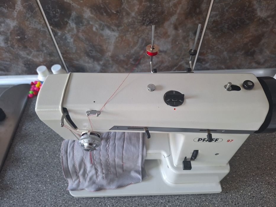Masina de cusut pfaff