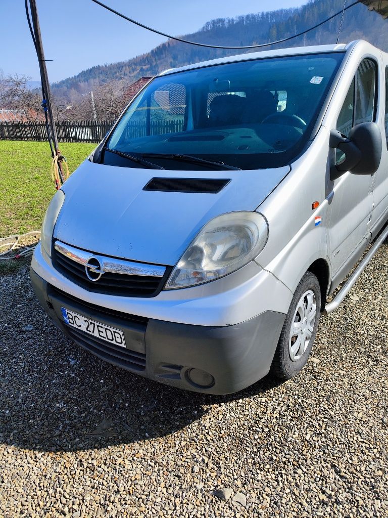 Opel Vivaro automat 2.5,9 locuri