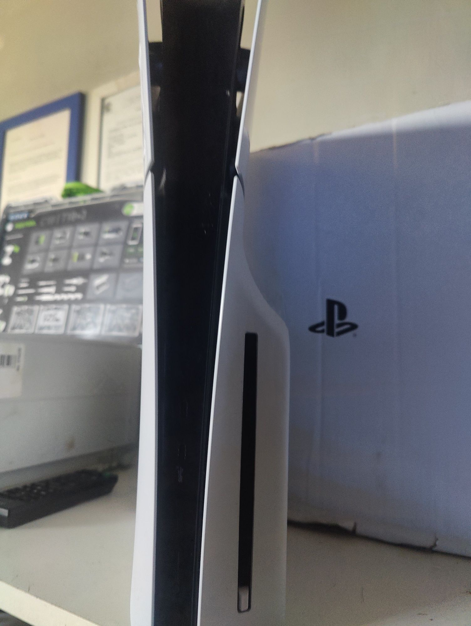 Sony Playstation 5 slim 2 контролера
+1 Контролер
+2 игри