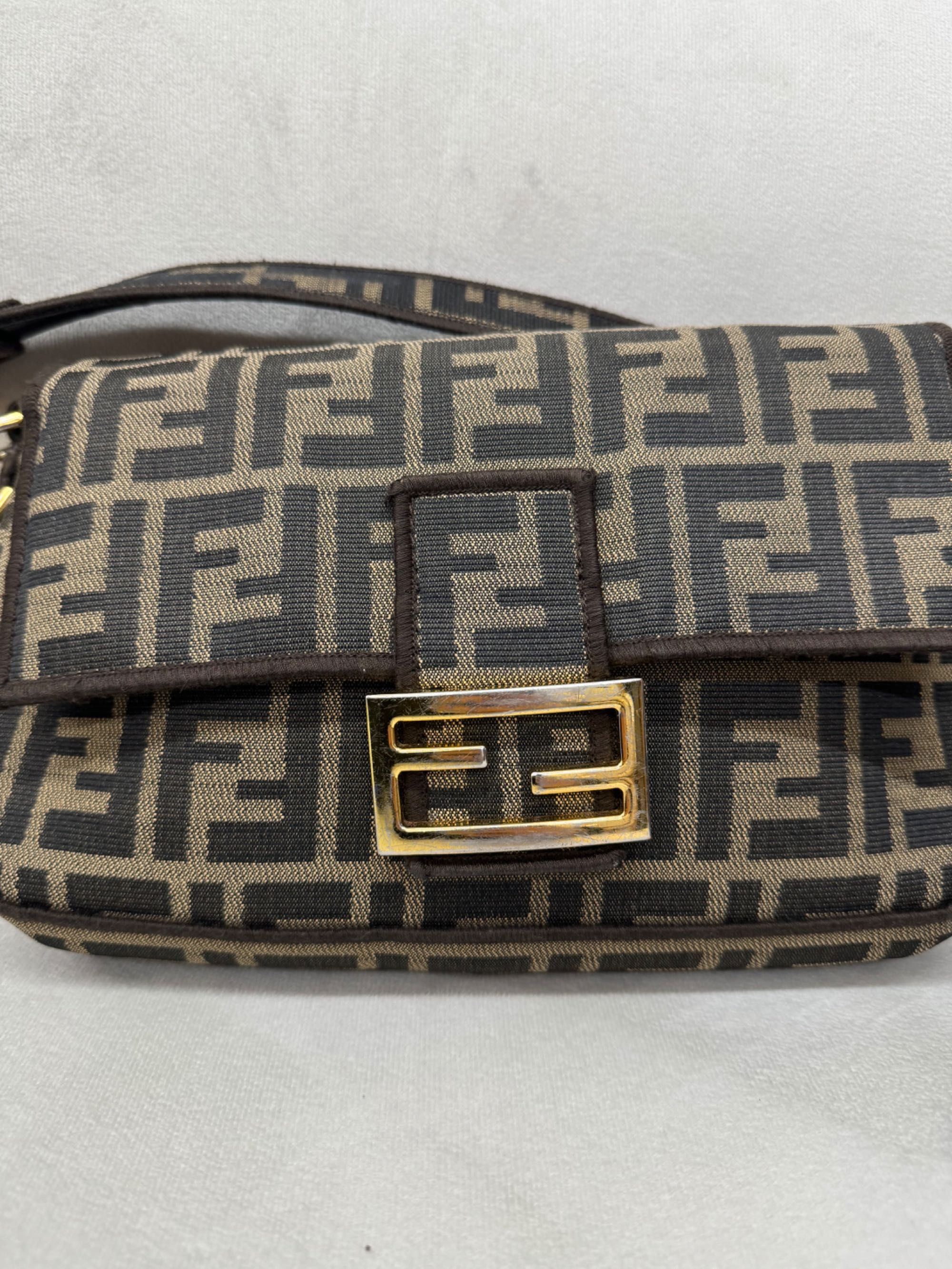 Чанта Fendi Baguette