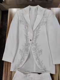 Бял костюм панталон сако абитуриент