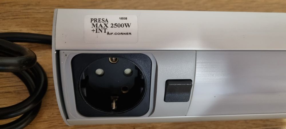 Vând Lămpi mobila bucatarie cu priza