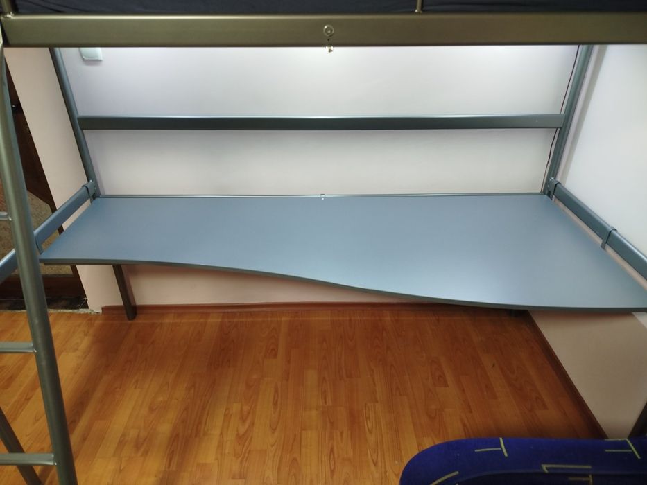 Легло и бюро в едно