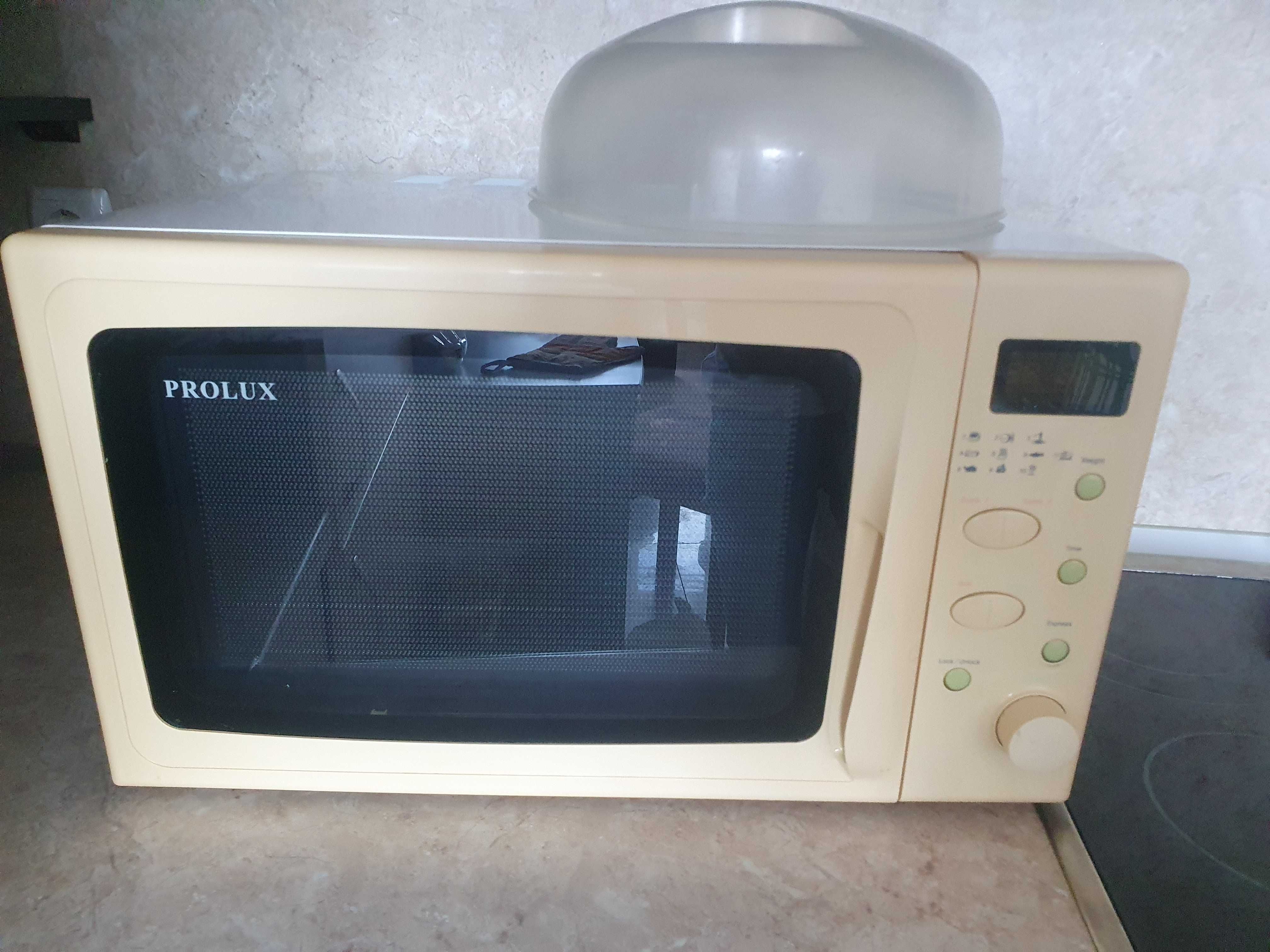 Продавам микровълнова фурна