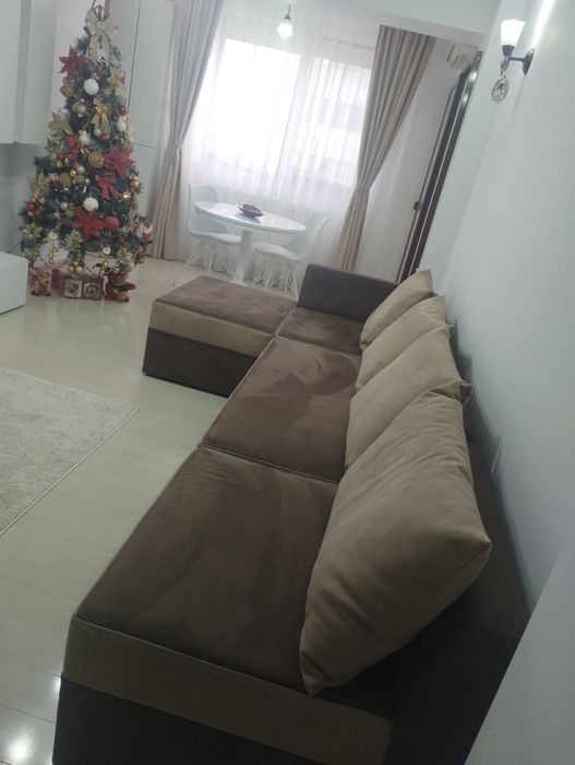 Canapea formata din 4 module  și 4 perne cu huse detasabile