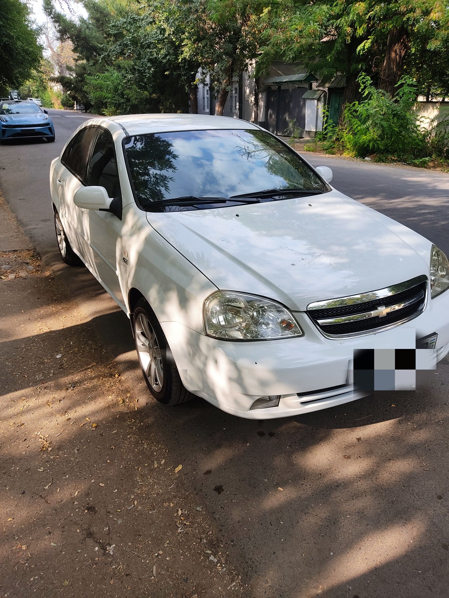 Lasetti sotiladi 1.8 avtamat