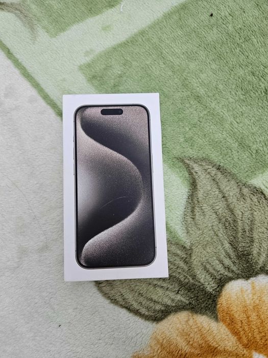 Коробка,чехлы и стекло 15 pro iphone