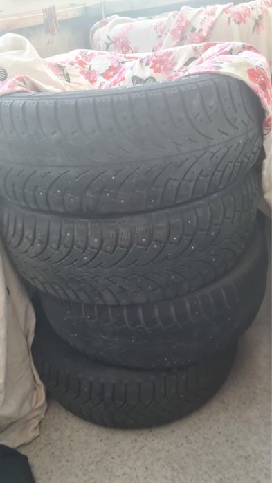 Продам Зимние шины 215/55/17