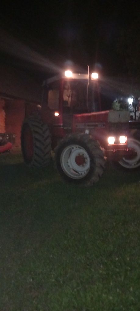 Vând tractor international 1056 xl