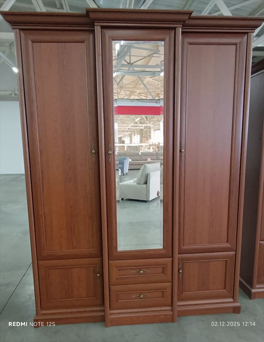 Продам шкаф  цвет каштан